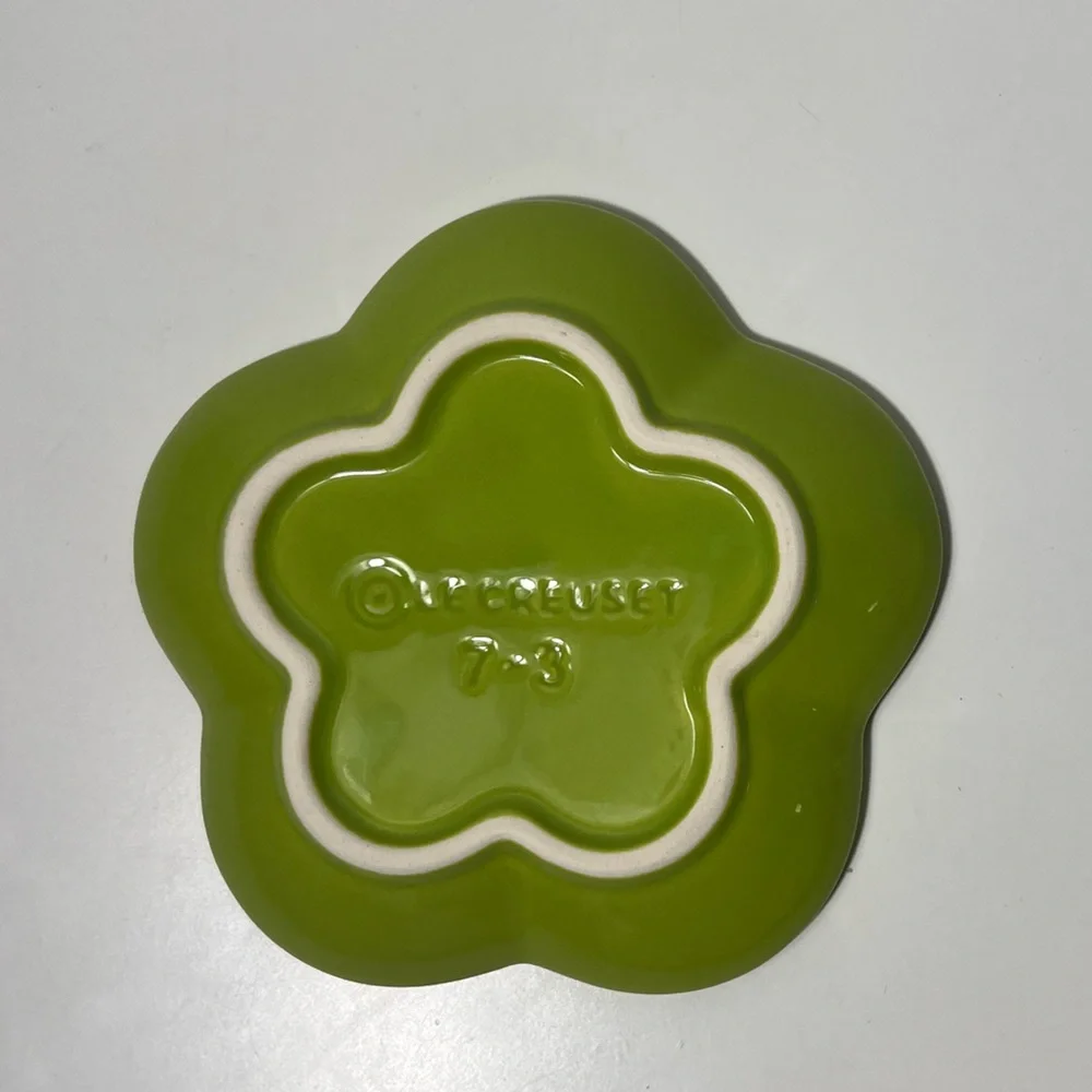 Le Creuset Stoneware Flower Petal Scalloped Trinket Dish Plate Tray
